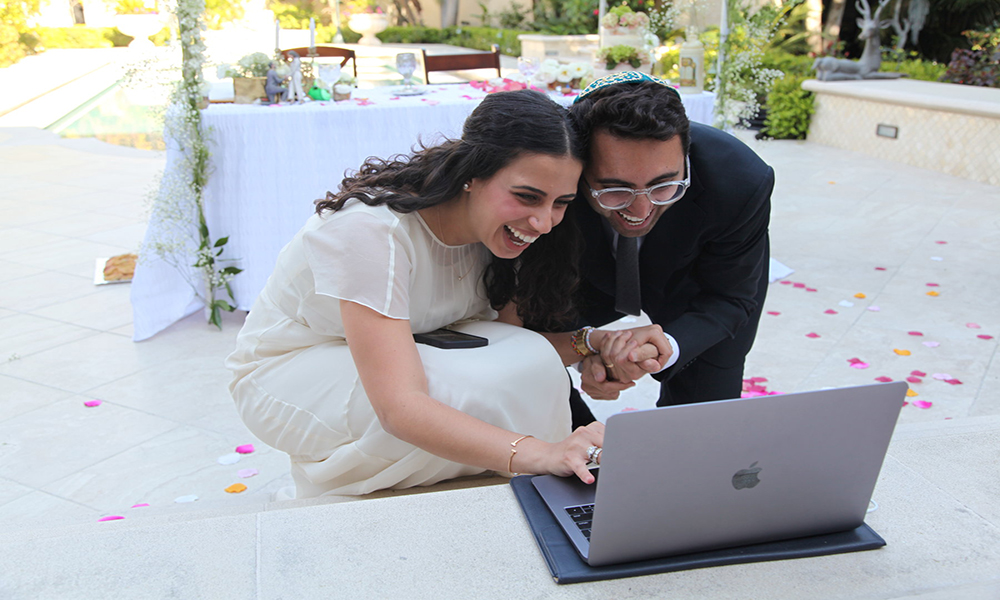 Live Streaming Your Wedding on Zoom